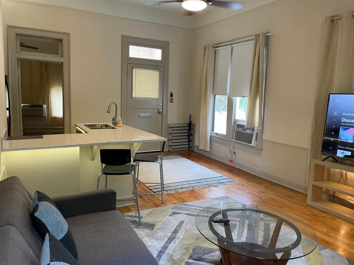 1322-#6 Downtown High Ceiling Big Size 1b Unit Apartment