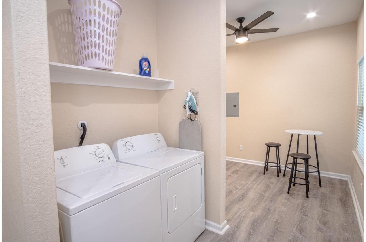Beautiful Fenced 3br 2ba Near Exciting Downtown *