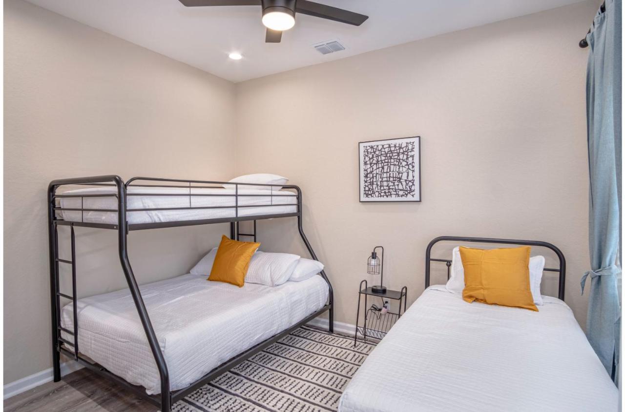 Beautiful Fenced 3br 2ba Near Exciting Downtown *