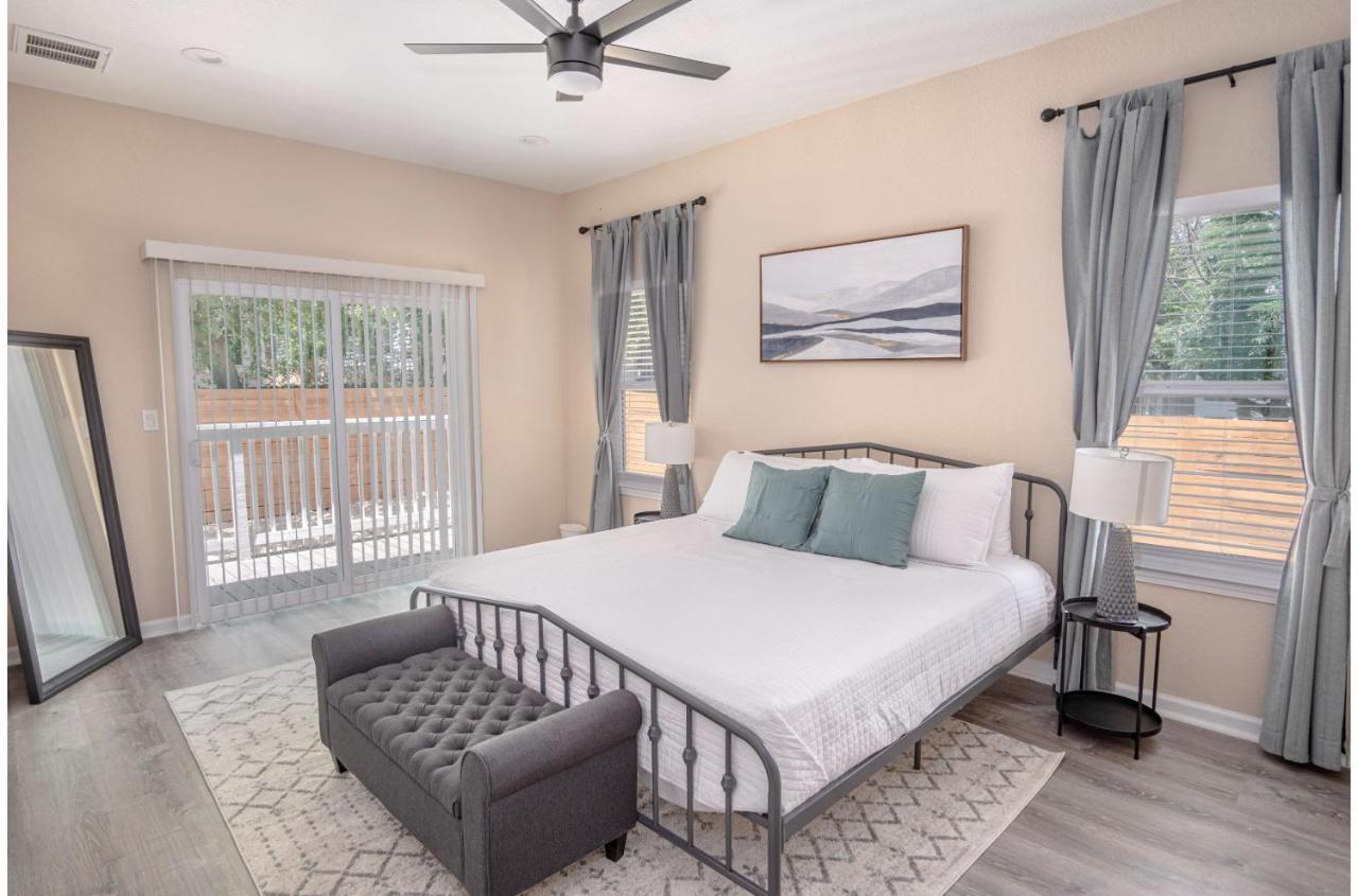 Beautiful Fenced 3br 2ba Near Exciting Downtown Holiday home