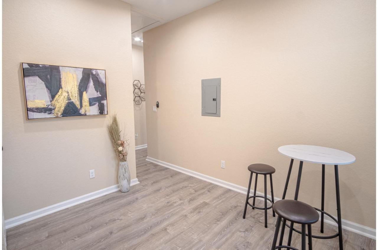 Beautiful Fenced 3br 2ba Near Exciting Downtown *