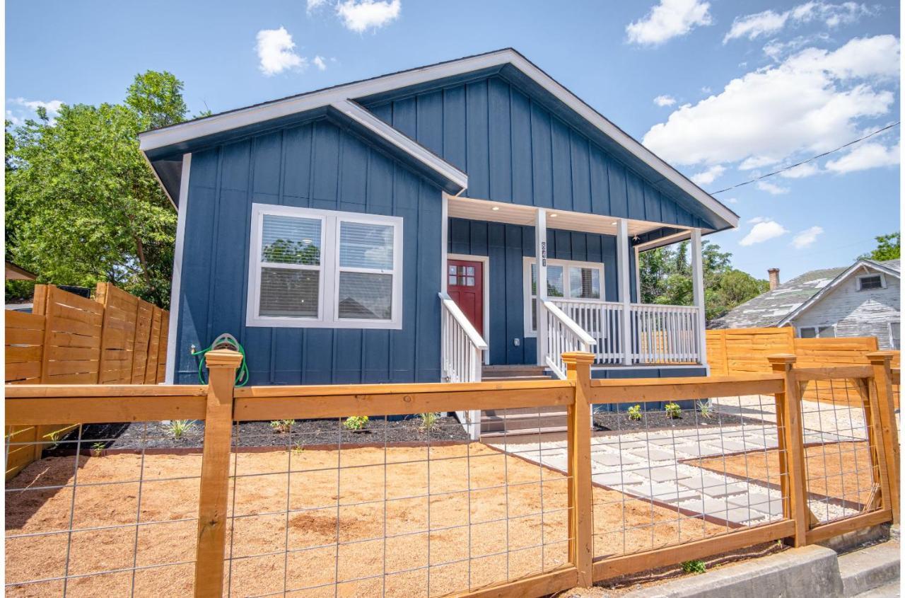 Beautiful Fenced 3br 2ba Near Exciting Downtown *