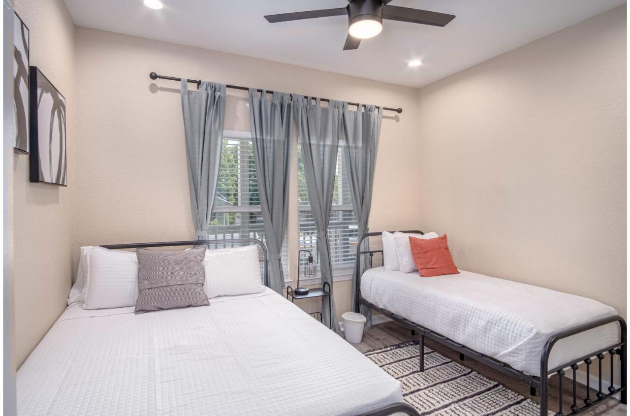 Beautiful Fenced 3br 2ba Near Exciting Downtown Holiday home