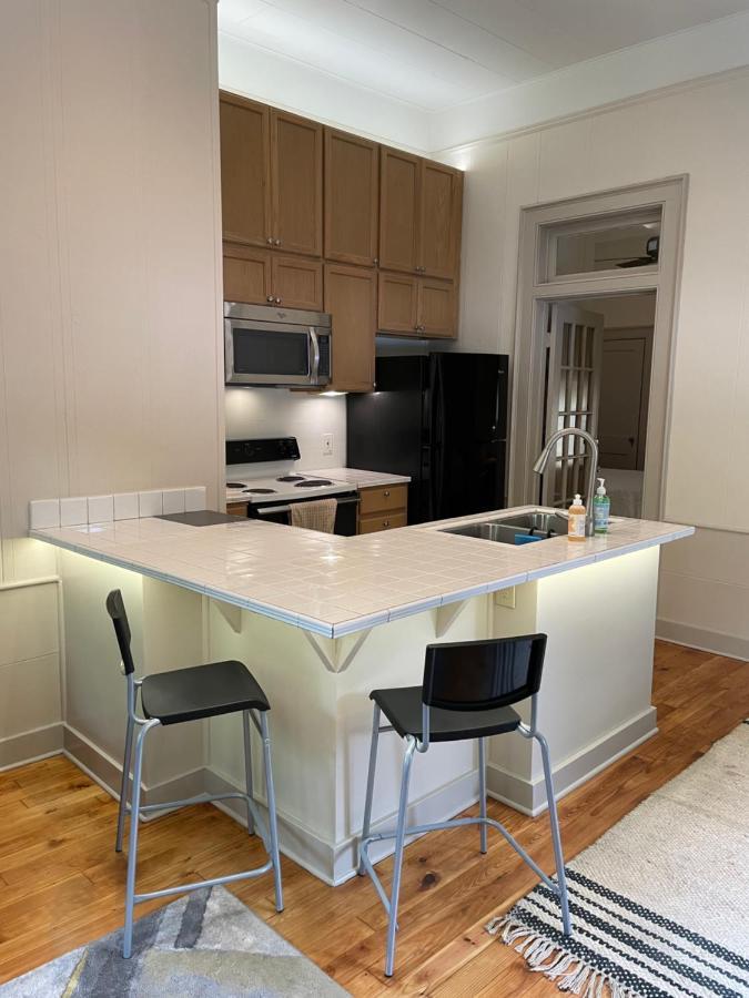 Apartment 1322-#6 Downtown High Ceiling Big Size 1b Unit *
