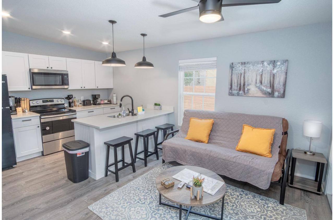 Cozy And Lovely 2br 1ba Apt#b Near Lively Downtown Apartment *