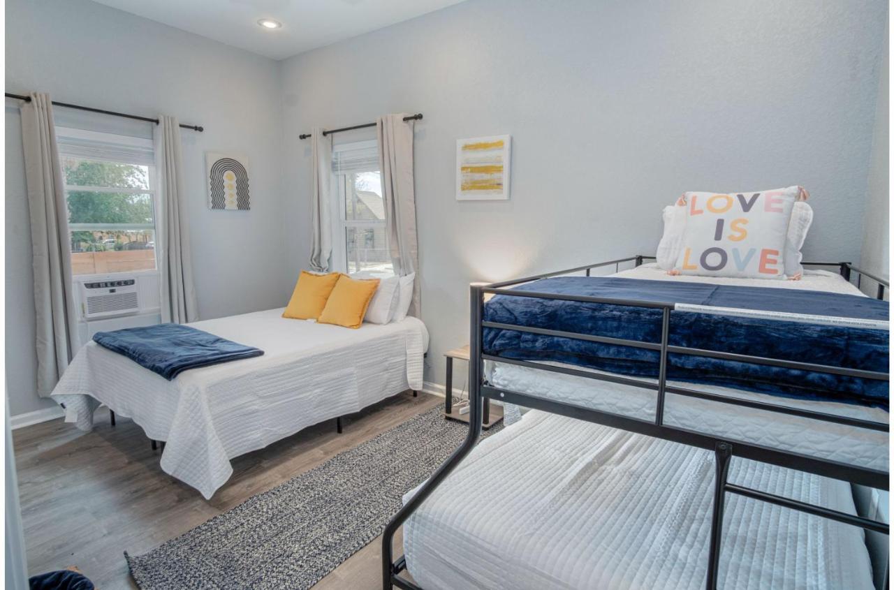Cozy And Lovely 2br 2ba Apt#a Near Lively Downtown Apartment *