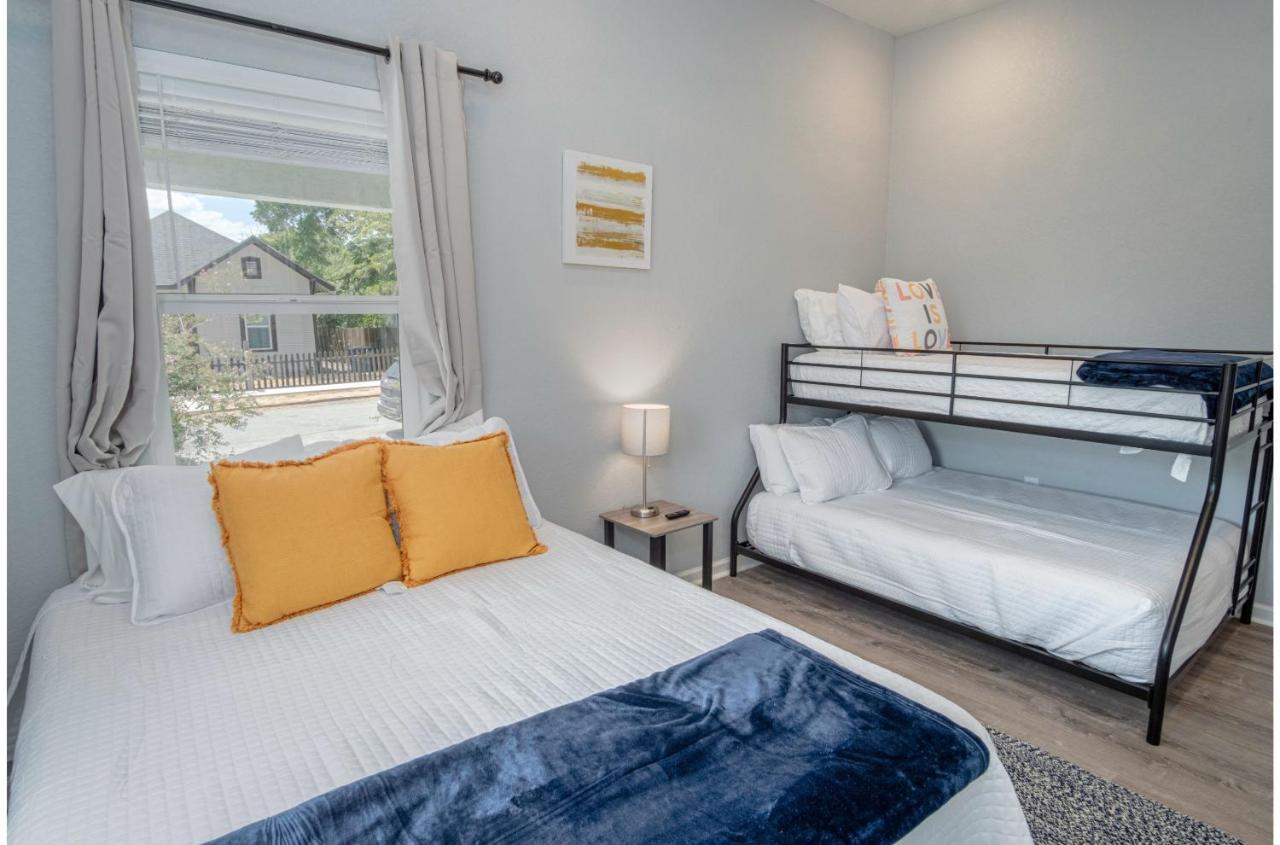 Cozy And Lovely 2br 2ba Apt#a Near Lively Downtown Apartment *