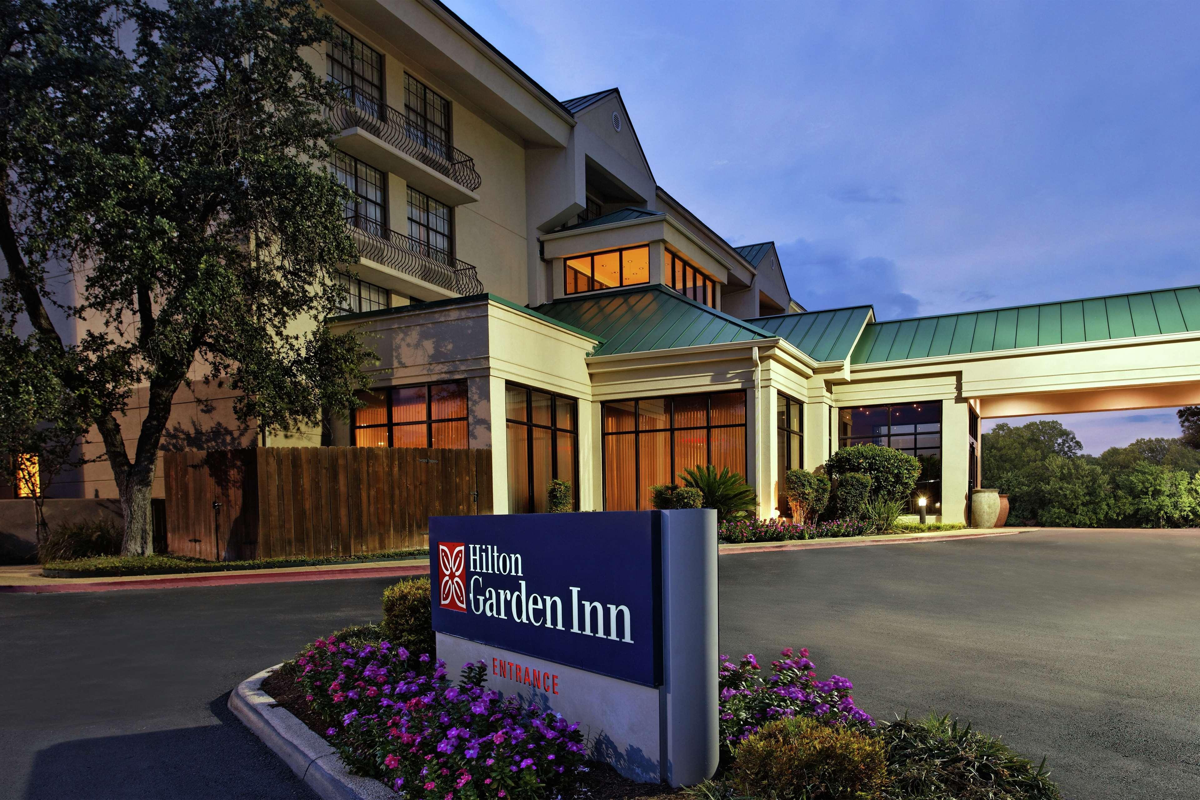 Hilton Garden Airport 3*