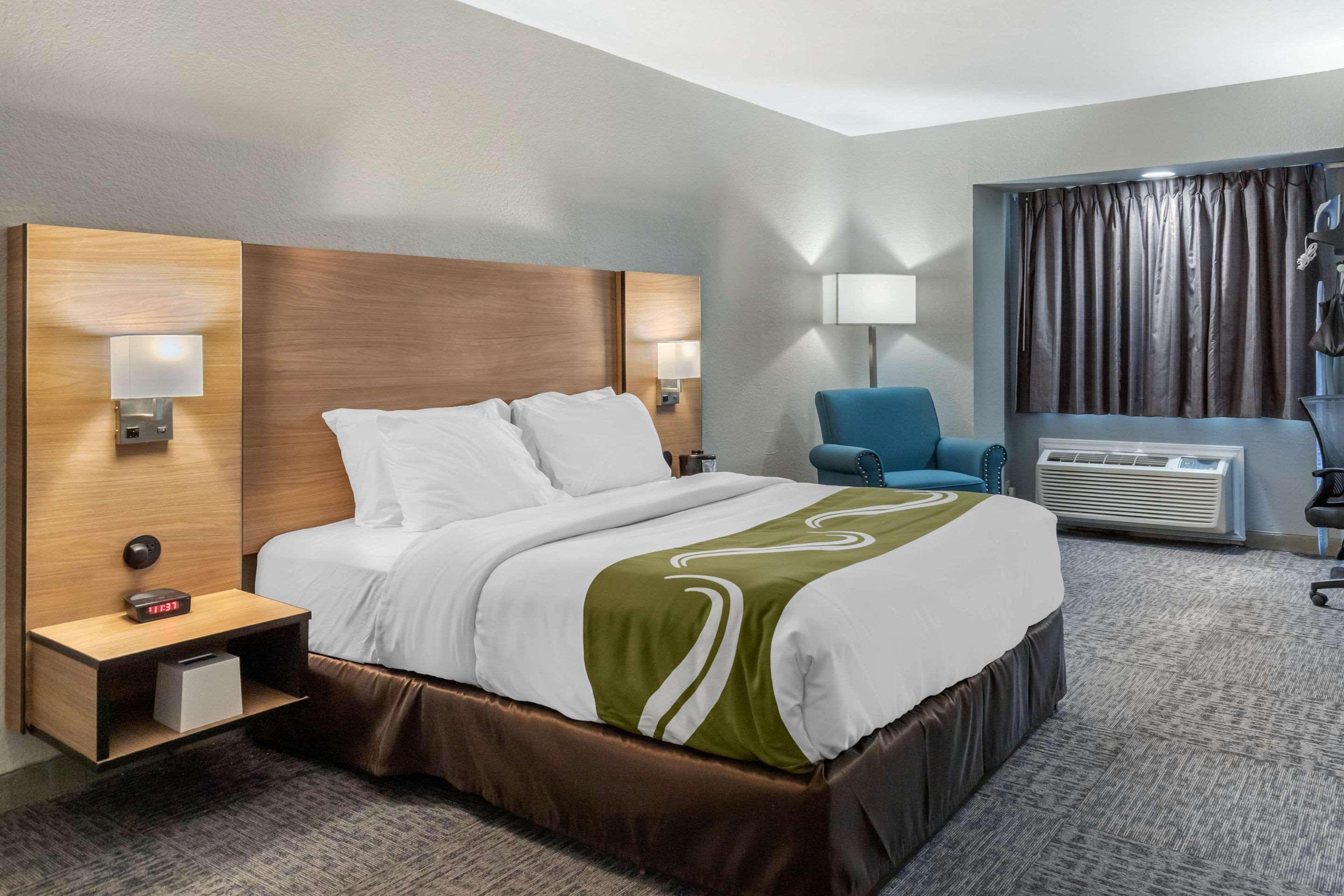 Hotel Quality Downtown - Near Market Square