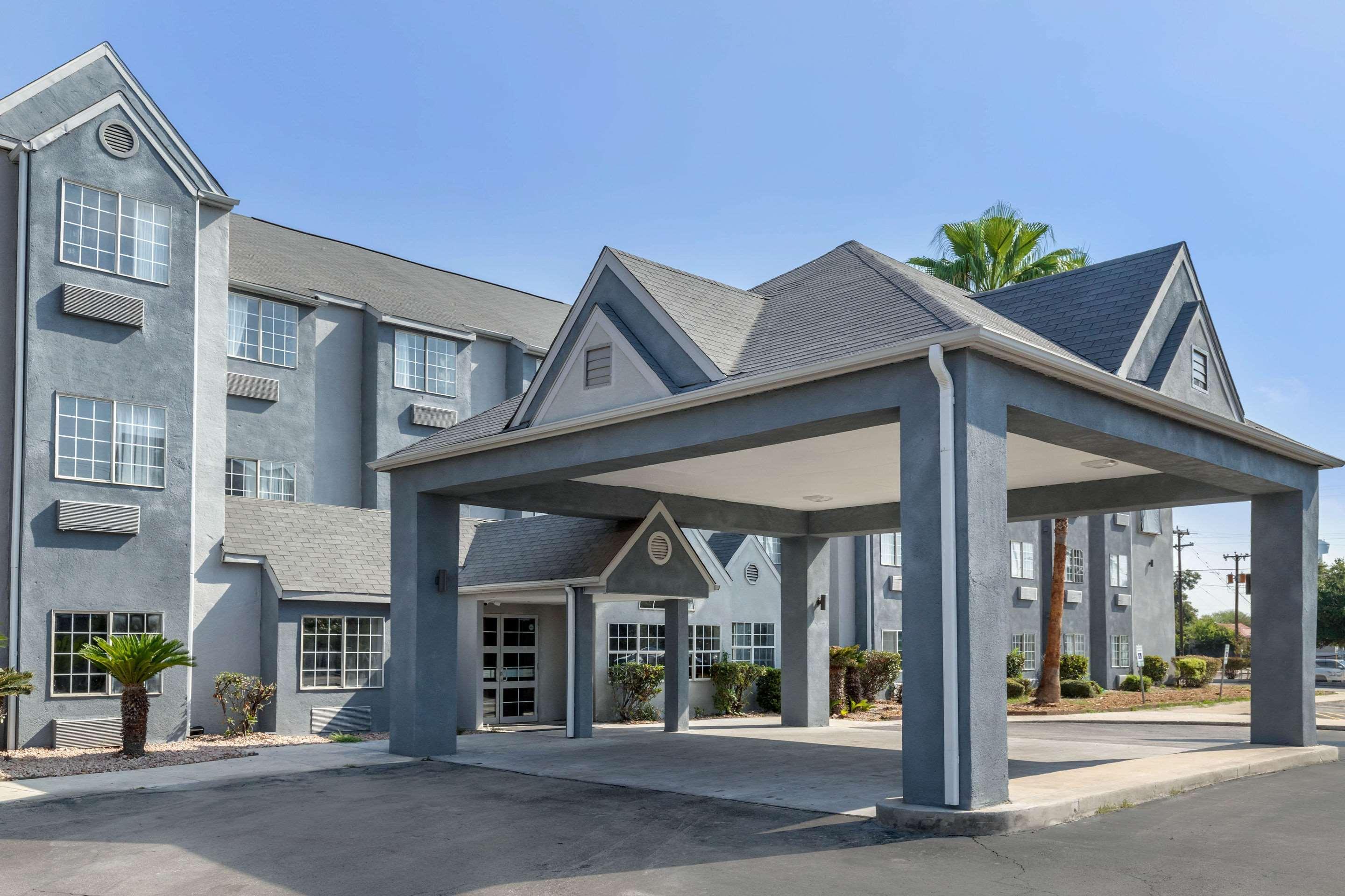 Hotel Quality Downtown - Near Market Square