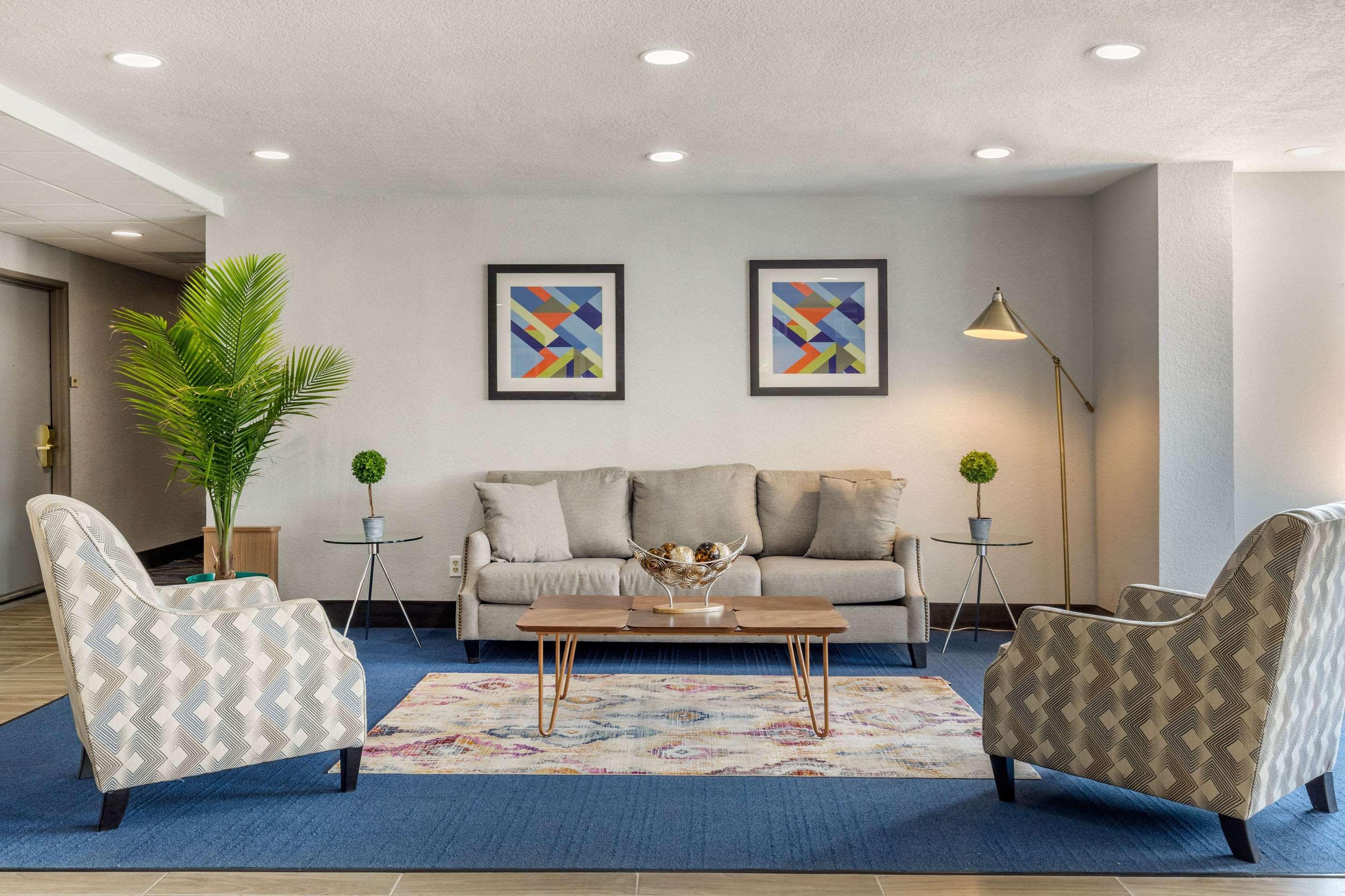 Quality Downtown - Near Market Square Hotel
