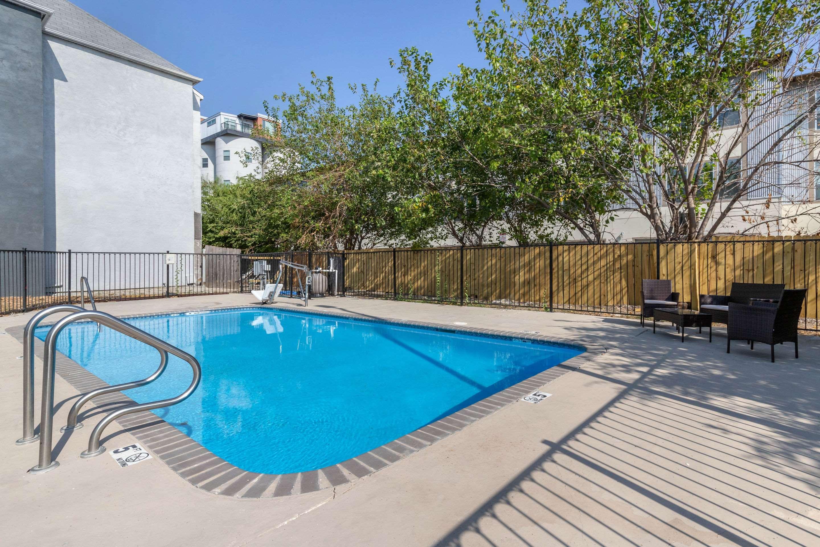 Quality Downtown - Near Market Square 2*