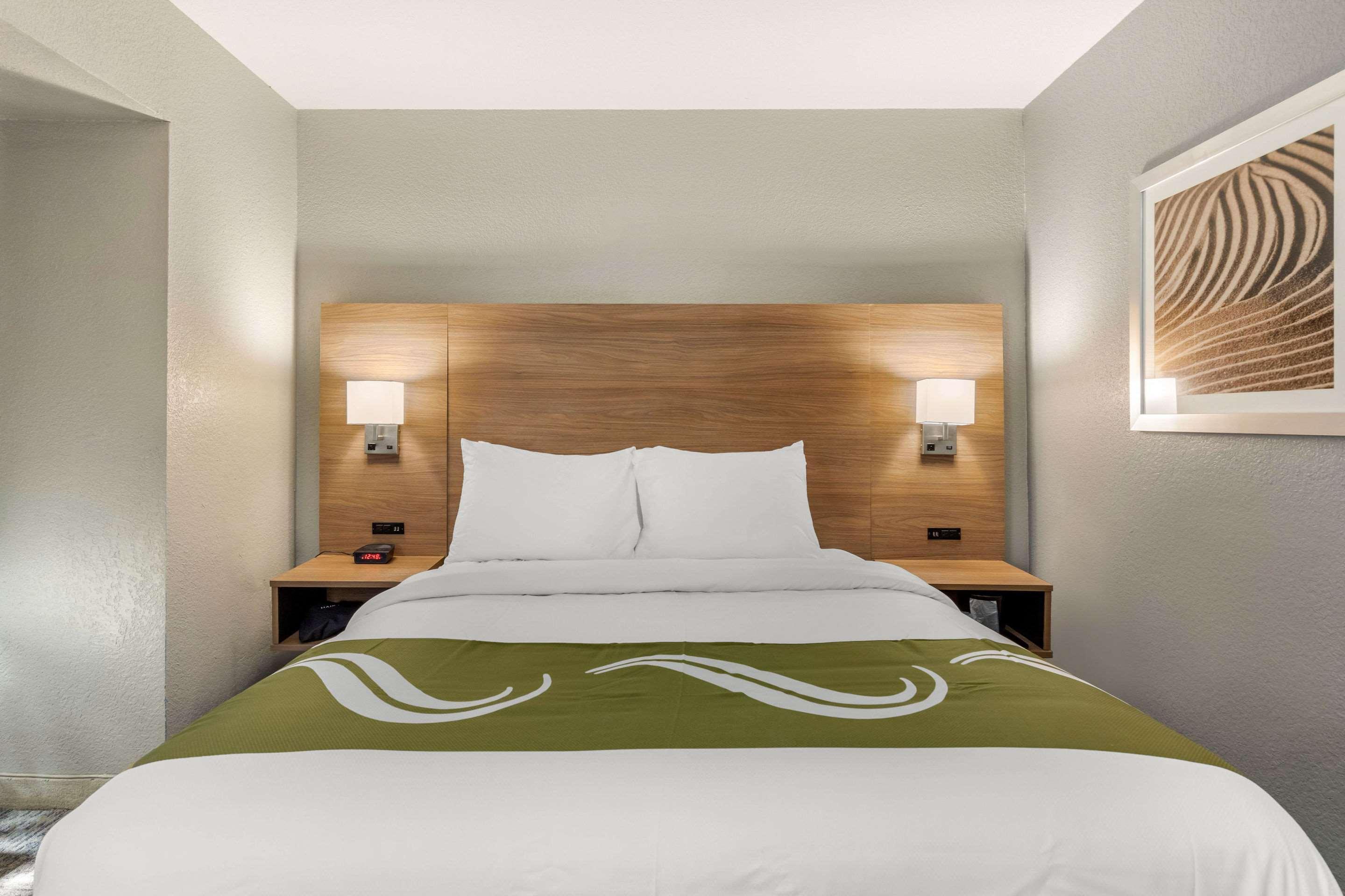 Hotel Quality Downtown - Near Market Square