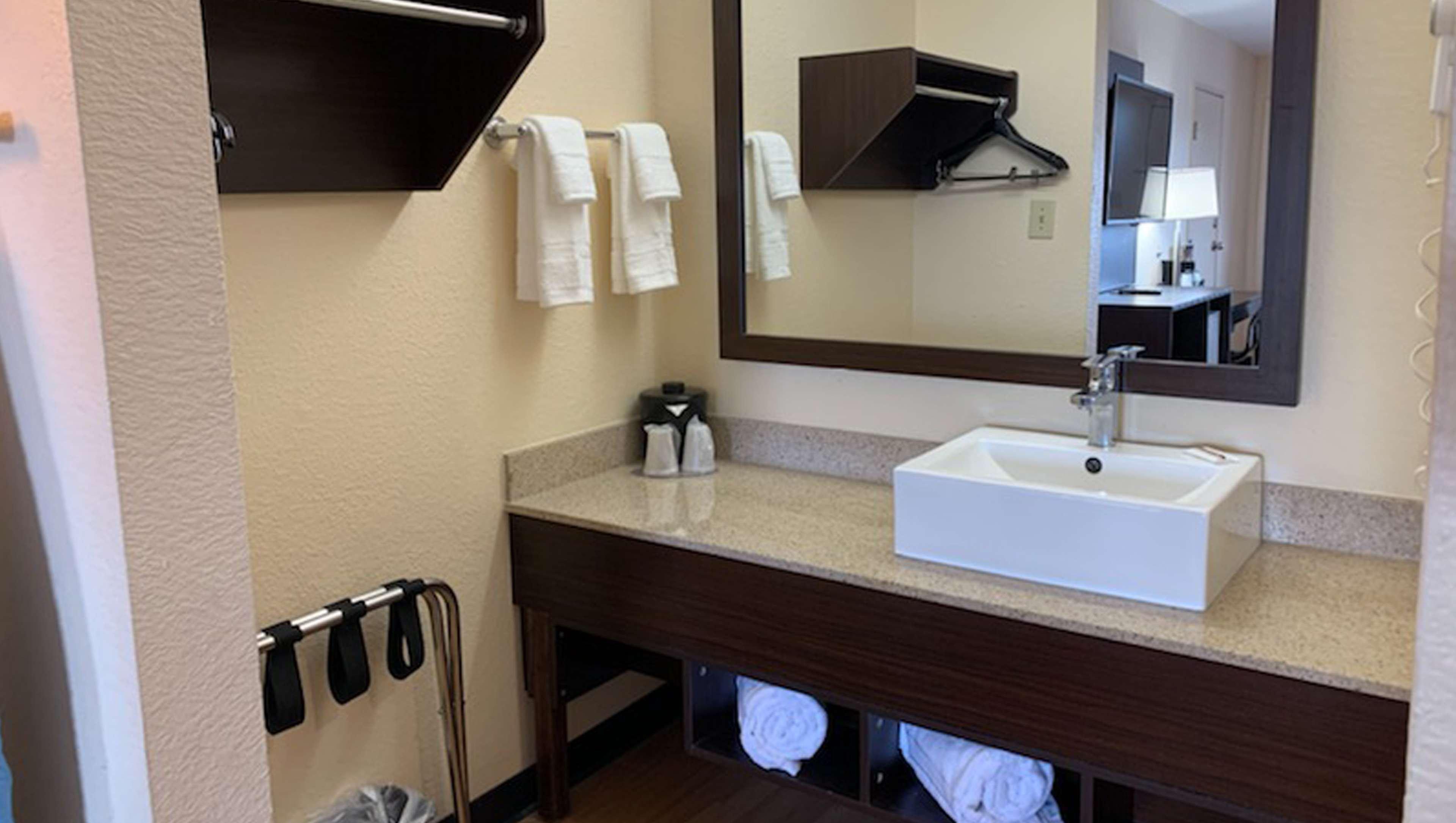Hotel Quality & I-10 Near Fiesta Texas San Antonio