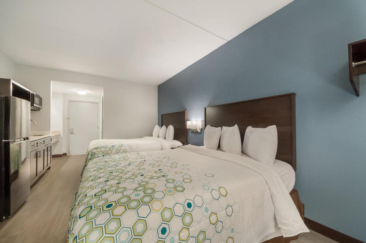 Hometowne By Red Roof - Seaworld Northwest 2*