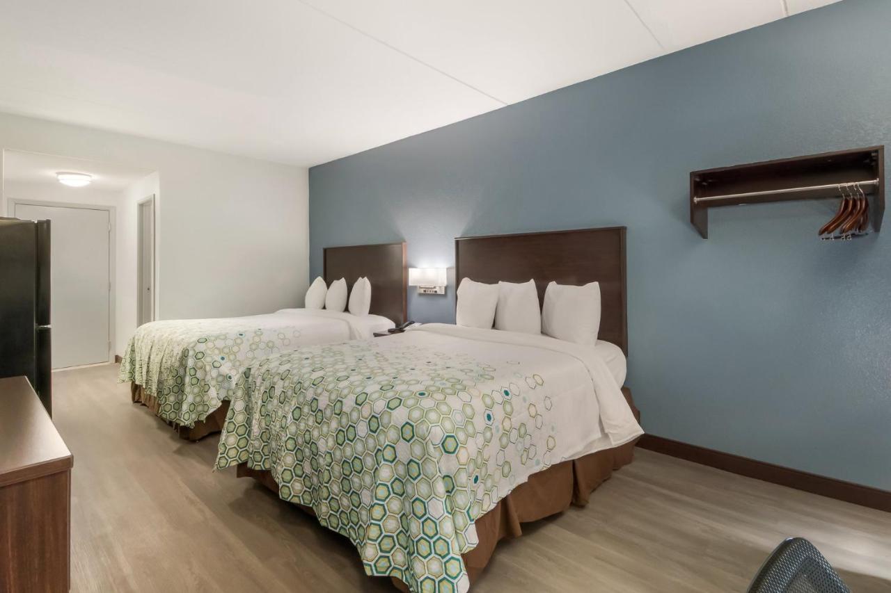 Hometowne By Red Roof - Seaworld Northwest Motel 2*