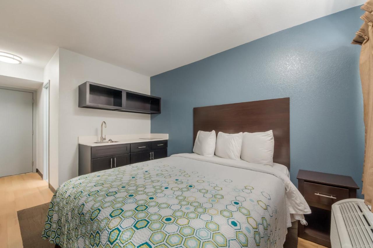 Hometowne By Red Roof - Seaworld Northwest 2*