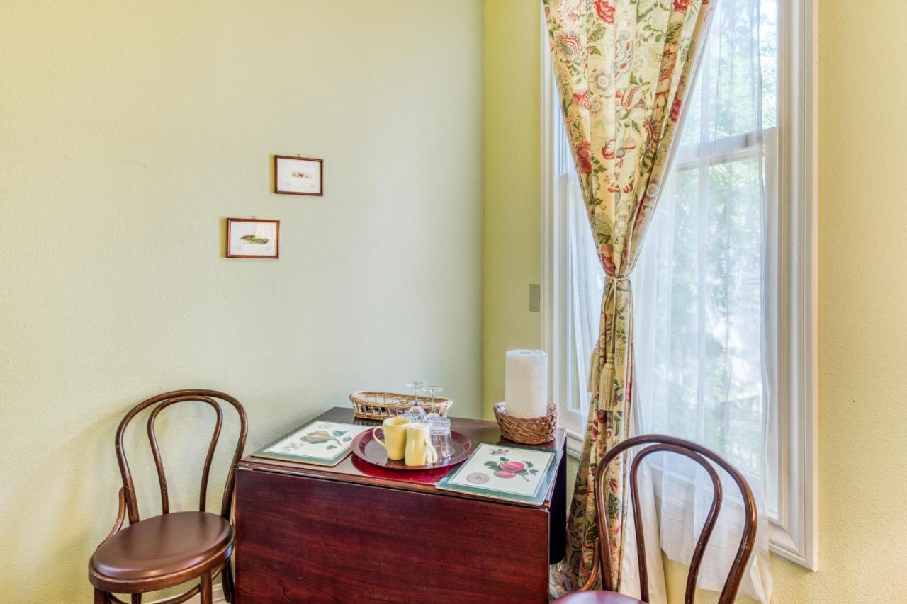 Yellow Rose Bed & Breakfast 4*