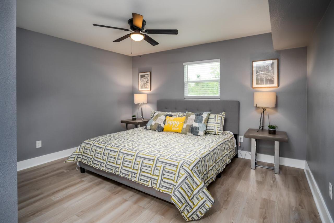 Spacious Near Downtown San Antonio
