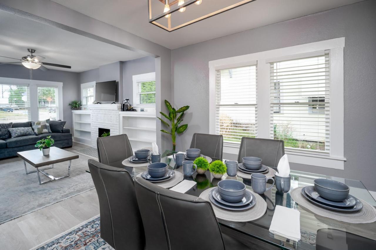 Spacious Near Downtown Holiday home