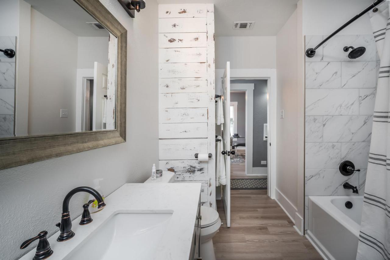 Spacious Near Downtown * San Antonio