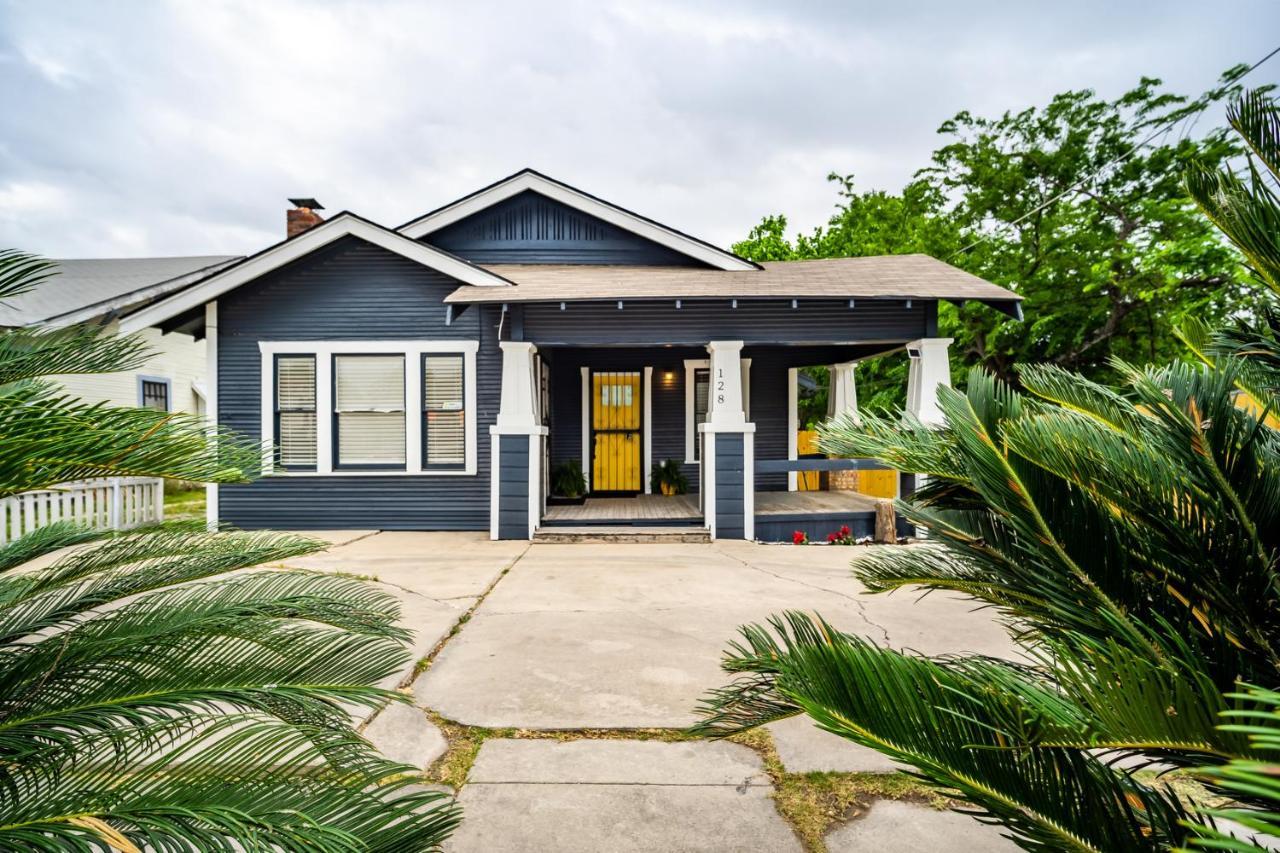 Spacious Near Downtown Holiday home