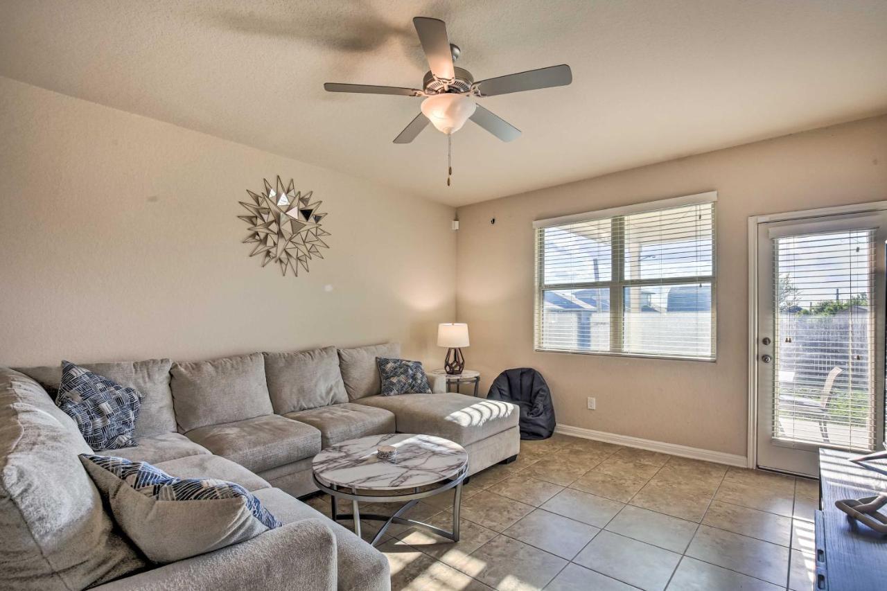 With Yard About 8 Mi To Lackland! Holiday home *
