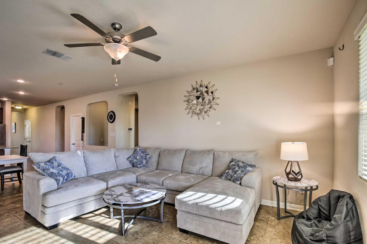 Holiday home With Yard About 8 Mi To Lackland!
