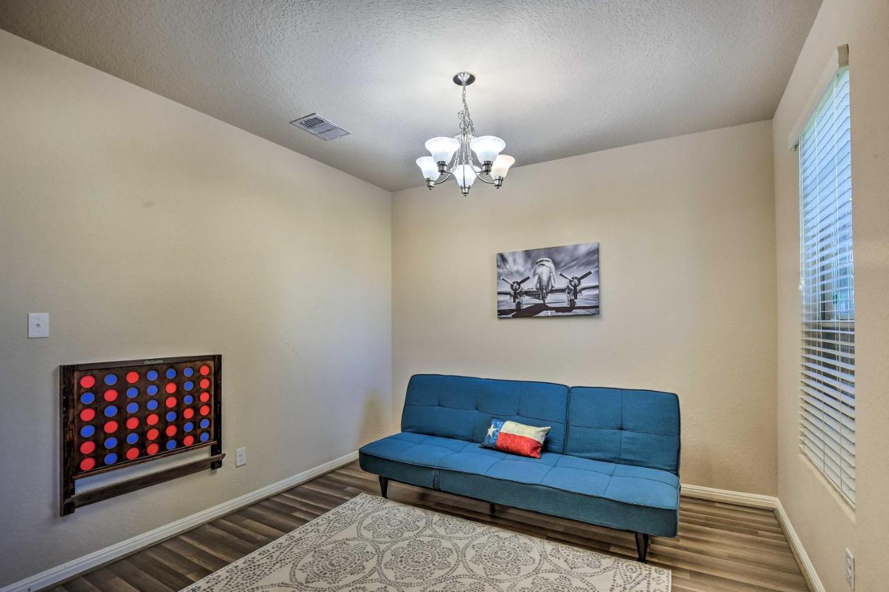 Holiday home With Yard About 8 Mi To Lackland!