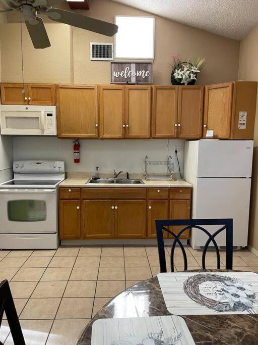 Large Piece Of Heaven Back House Apartment