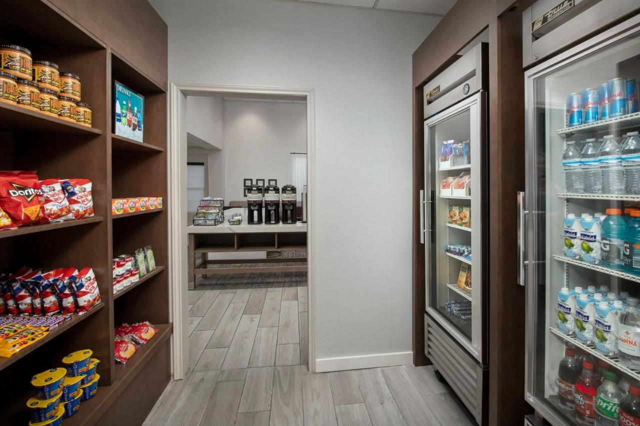 Hotel Staybridge Airport By Ihg