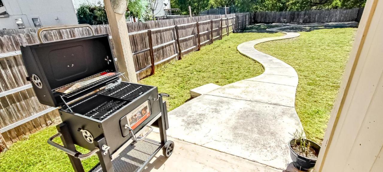 Gorgeous Home- Close To Lackland Afb- Centrally Located