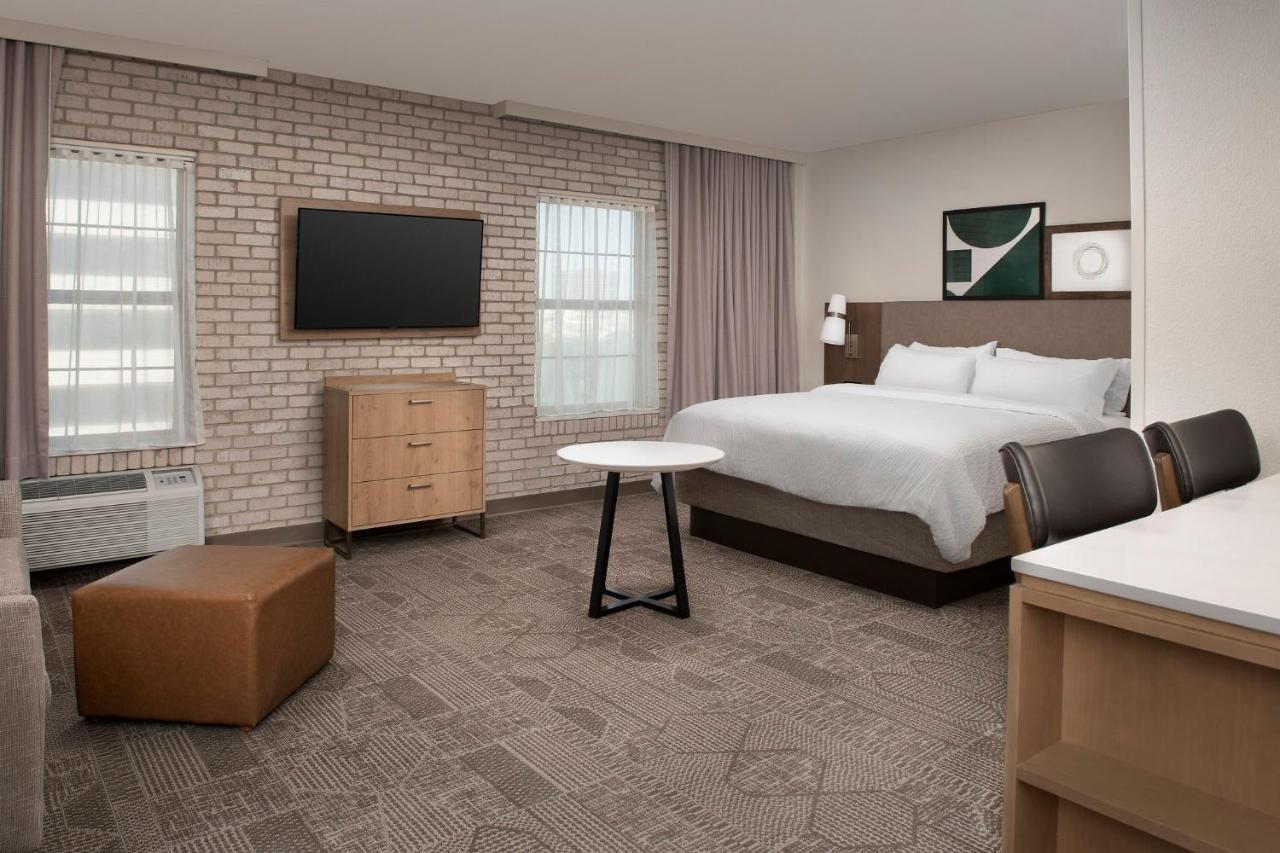 Hotel Staybridge Airport By Ihg 3*