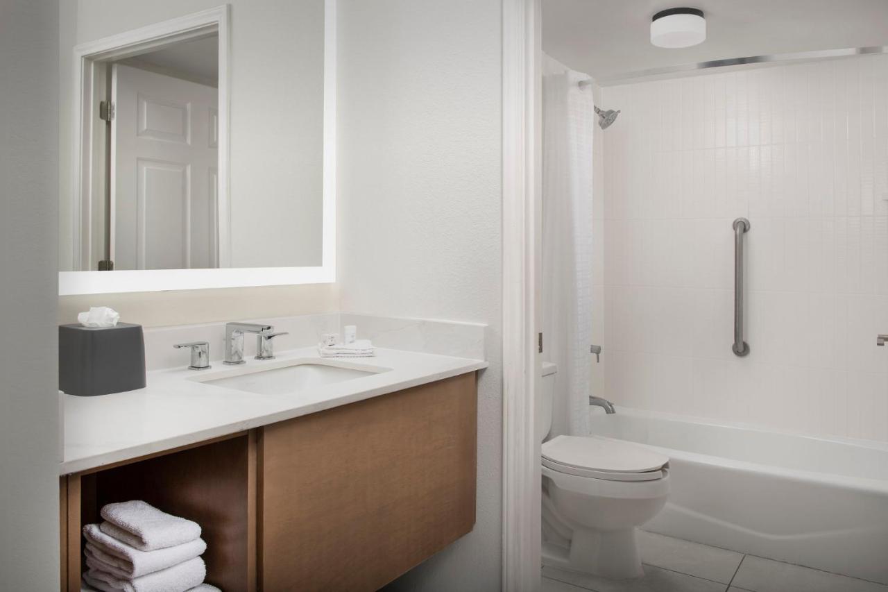 Staybridge Airport By Ihg Hotel San Antonio