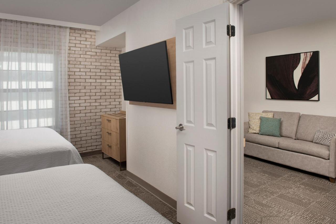 Hotel Staybridge Airport By Ihg 3*