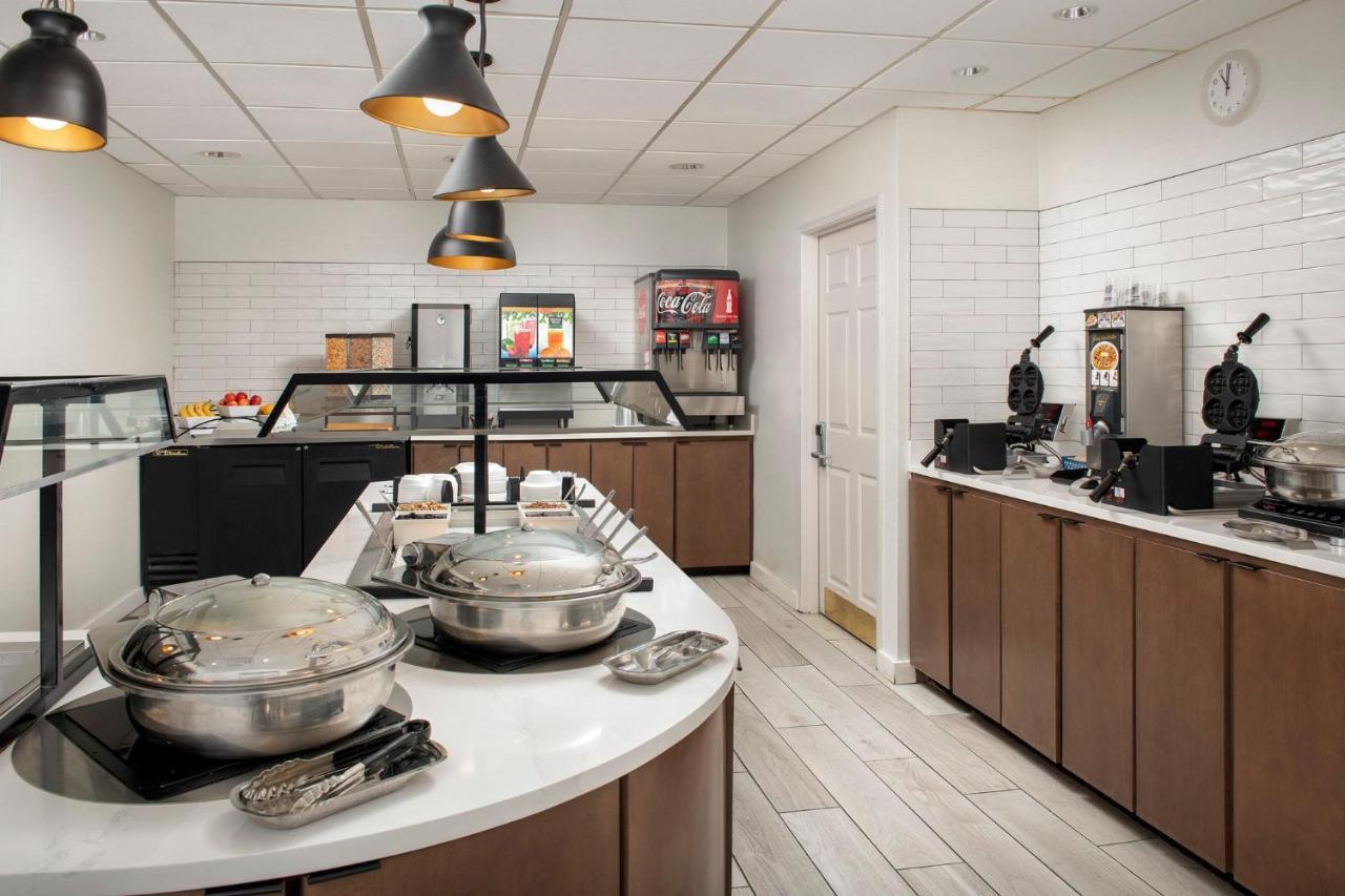 Staybridge Airport By Ihg Hotel 3*