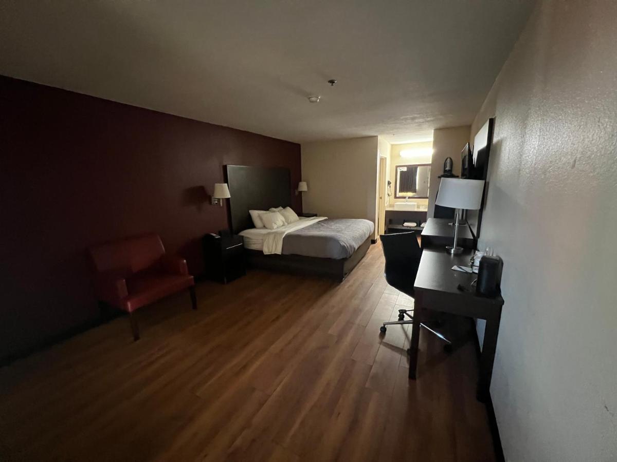 Quality & I-10 Near Fiesta Texas Hotel 2*