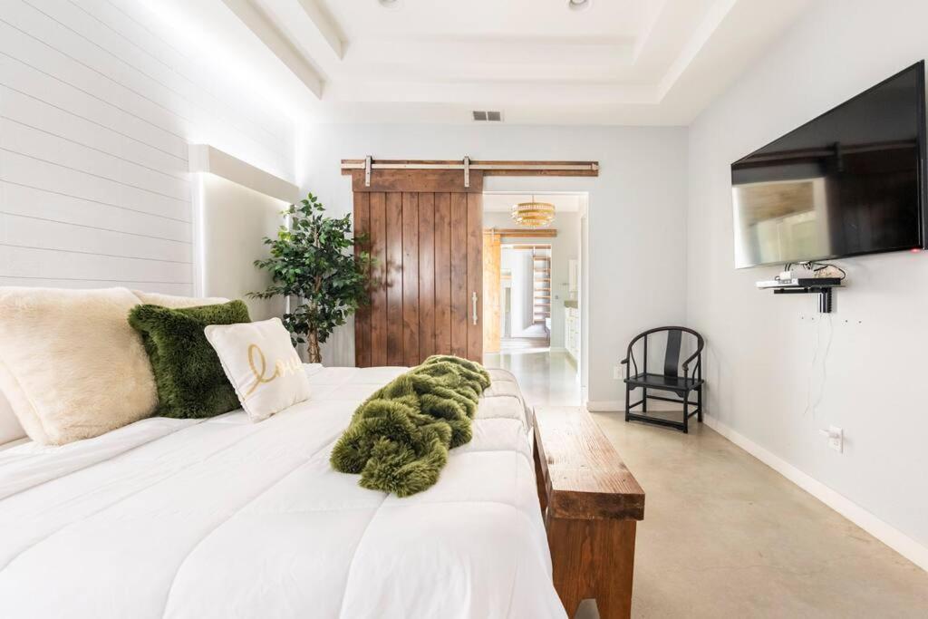 Holiday home Downtown Modern Farmhouse-pool- Sleeps 12