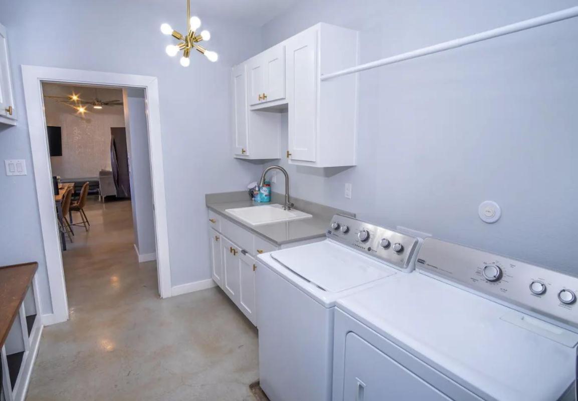 Holiday home Downtown Modern Farmhouse-pool- Sleeps 12 *