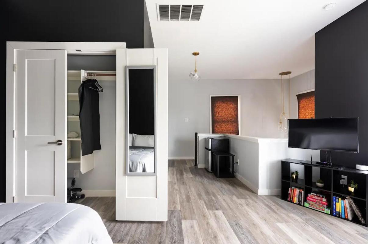 Downtown Modern Farmhouse-pool- Sleeps 12 San Antonio