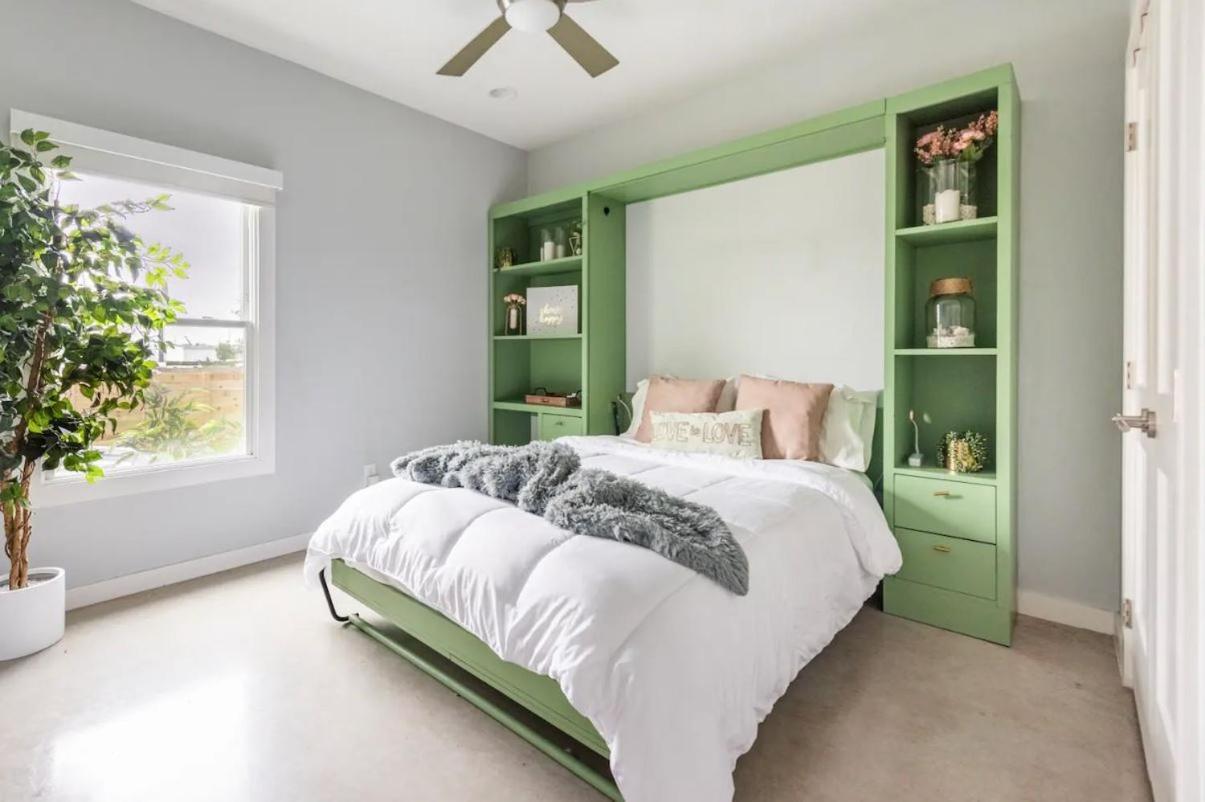 Holiday home Downtown Modern Farmhouse-pool- Sleeps 12 *