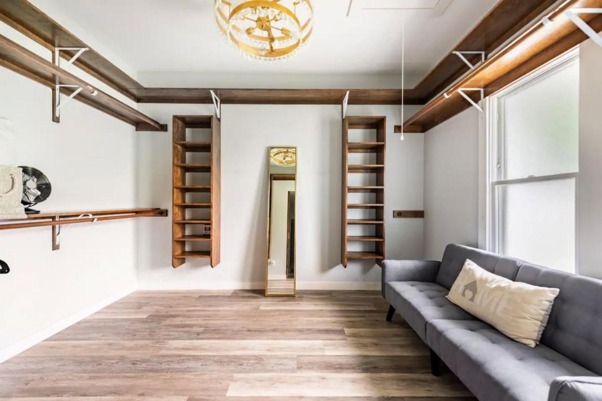Downtown Modern Farmhouse-pool- Sleeps 12 *