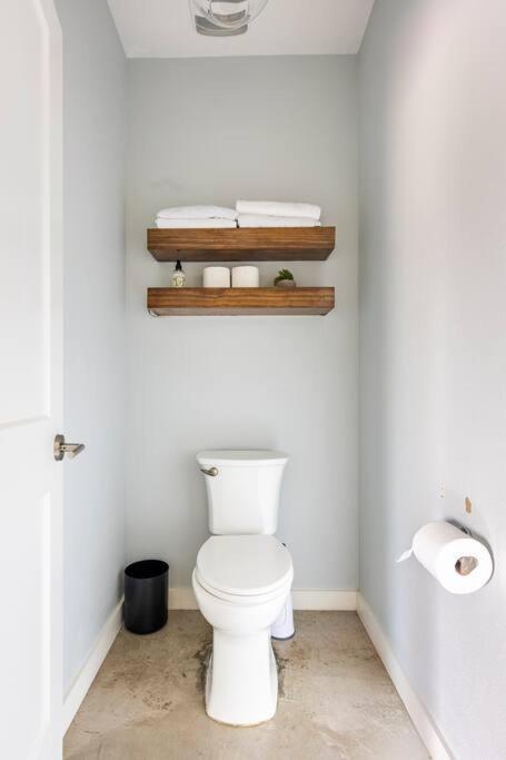Downtown Modern Farmhouse-pool- Sleeps 12 * San Antonio