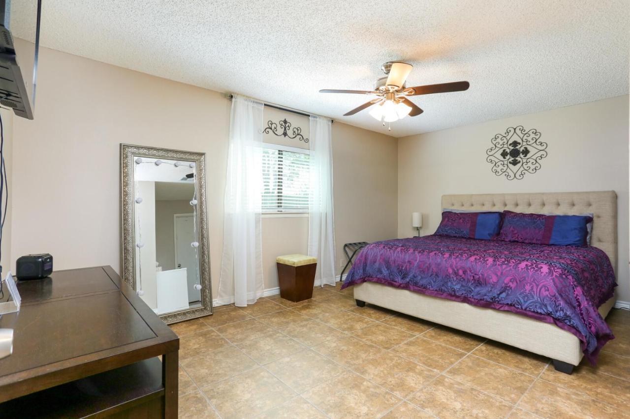 Villa With Pool Near Sea World & Lackland