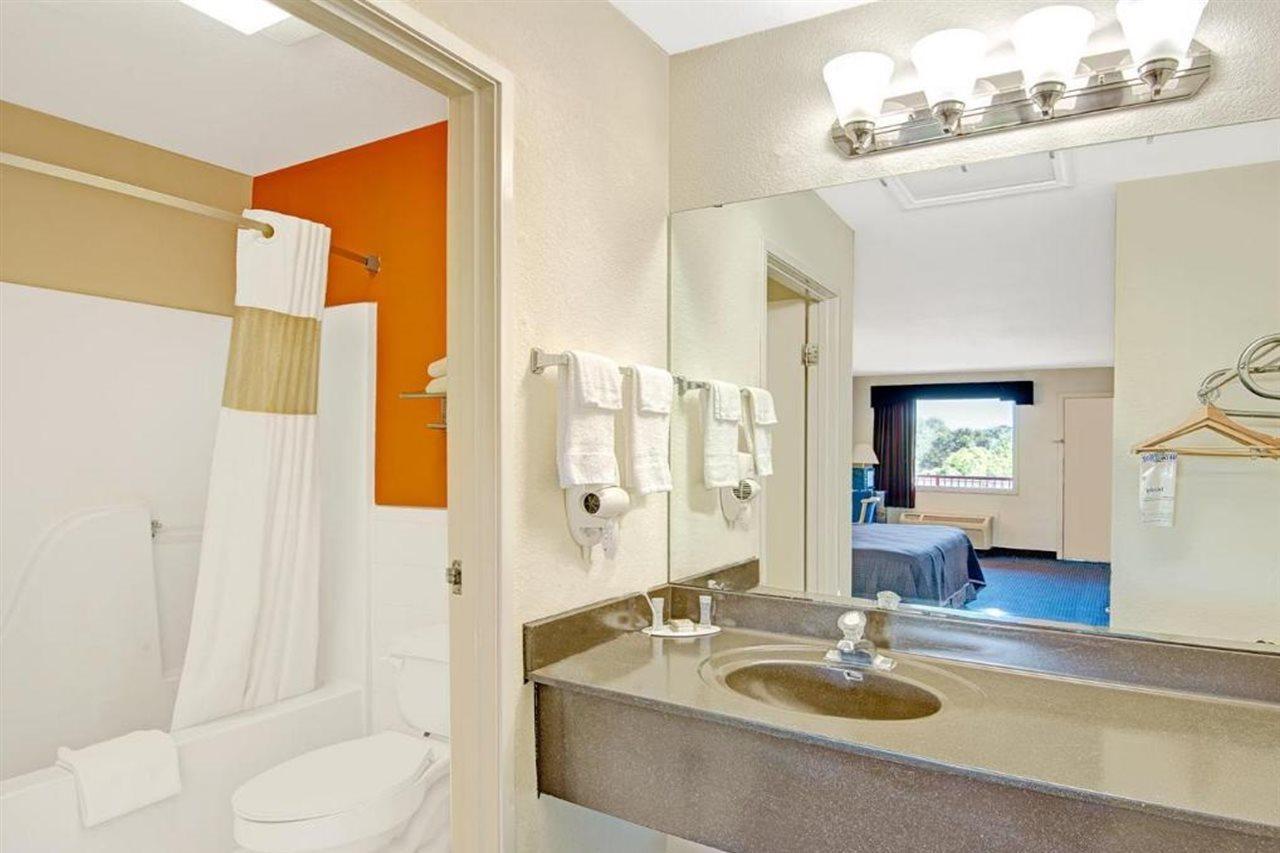 Hotel Quality & I-10 Near Fiesta Texas
