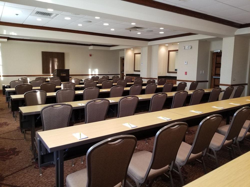 Hotel Hilton Garden Airport