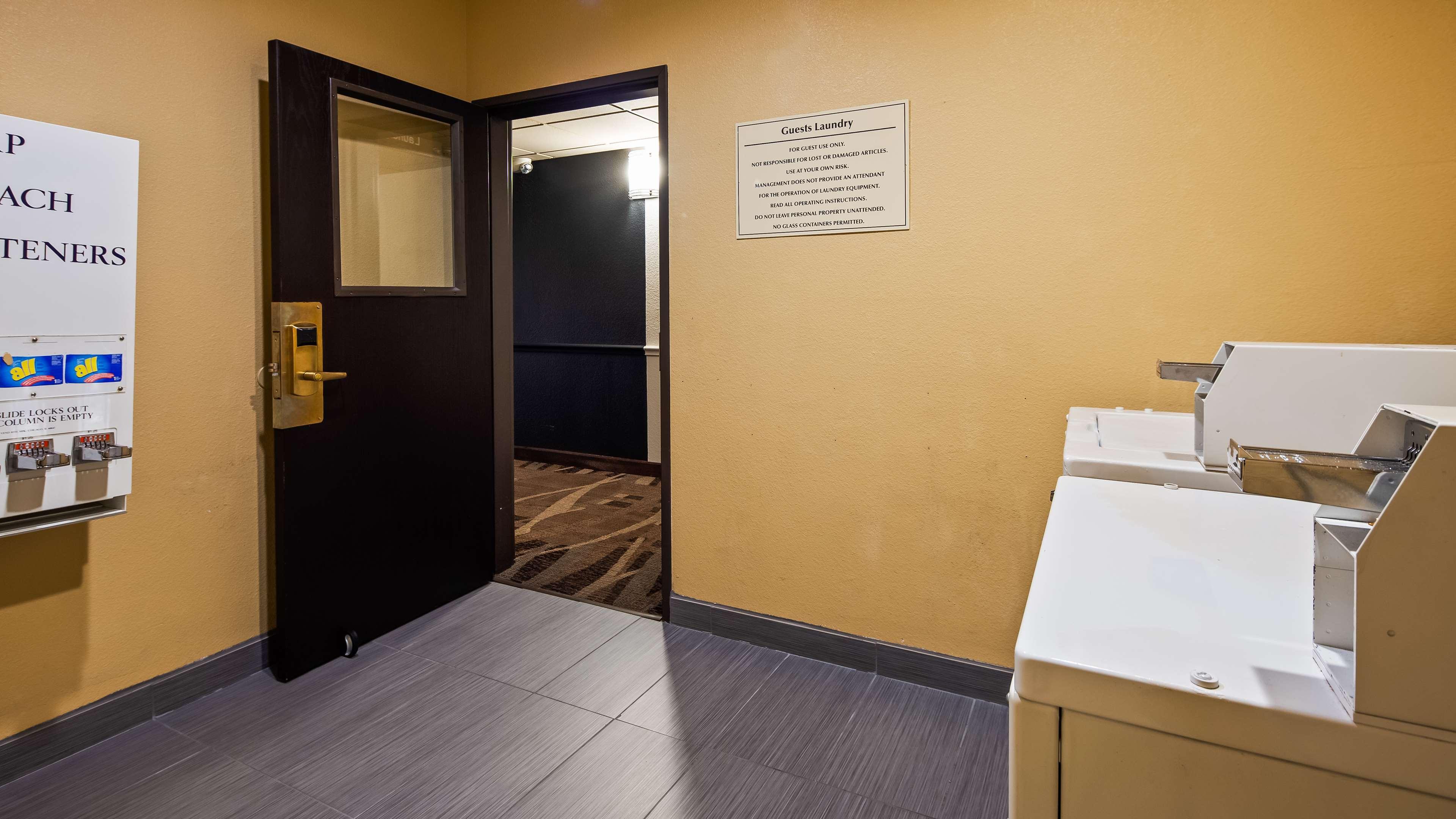 Hotel Western Windsor Pointe & Suites-at&t Center 2*