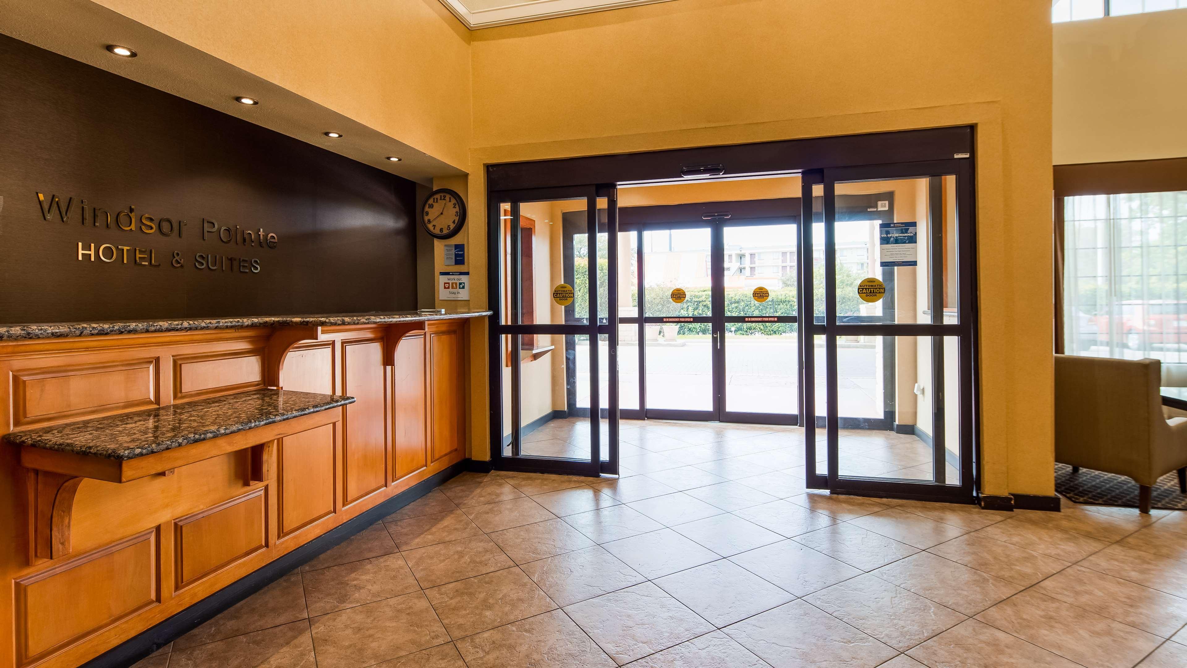 Western Windsor Pointe & Suites-at&t Center Hotel 2*