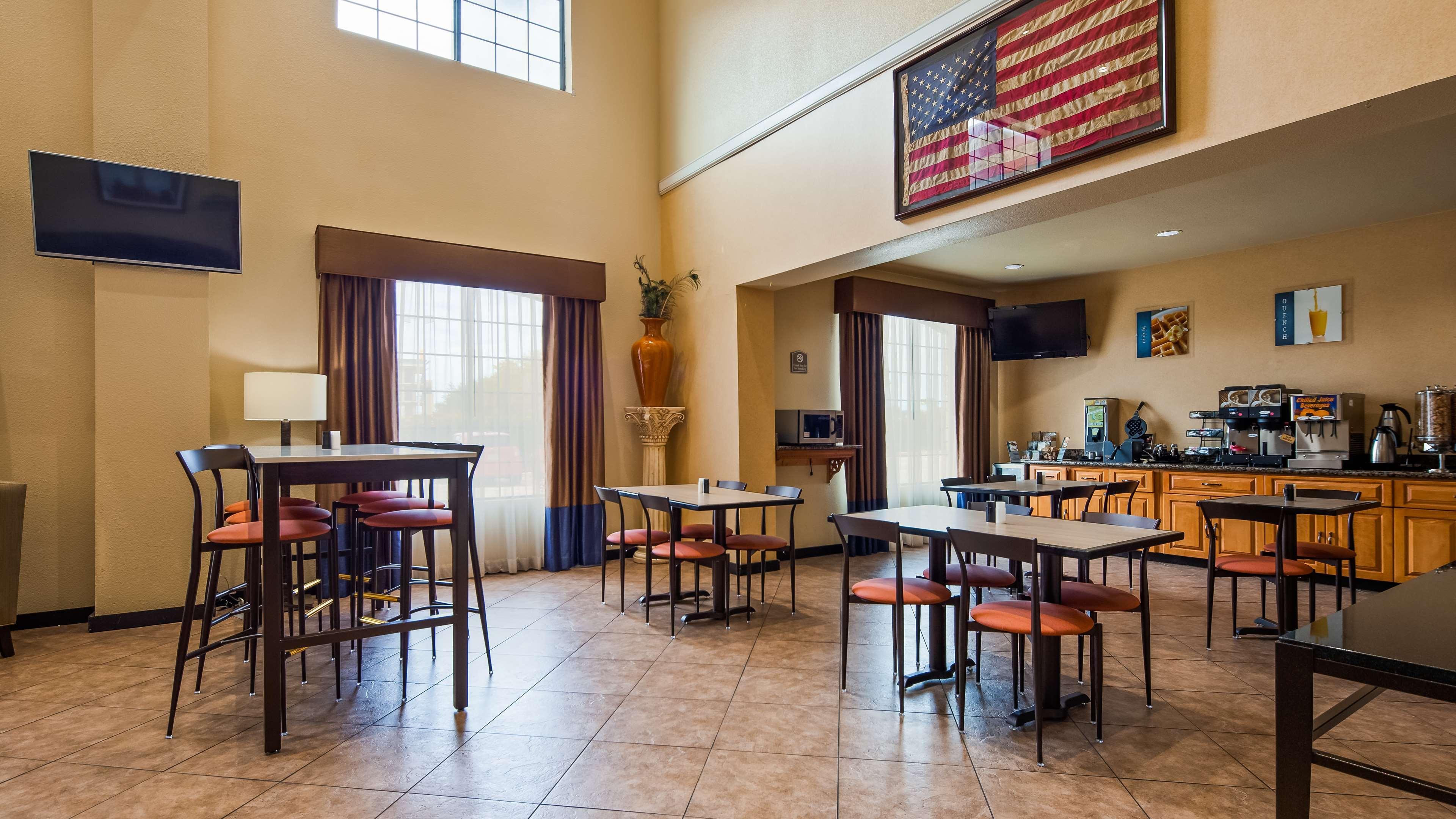 Hotel Western Windsor Pointe & Suites-at&t Center