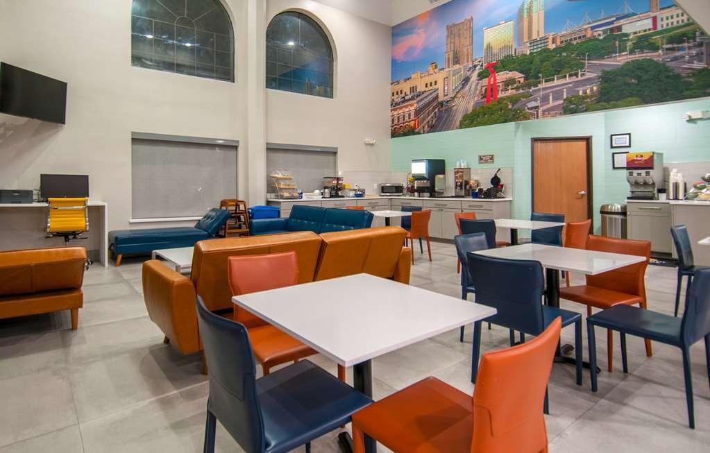 Days & By Wyndham North/stone Oak Hotel
